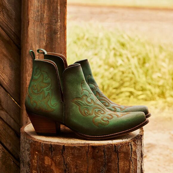 NWT Leather Western Embroidered Booties Boots - Picture 2 of 9